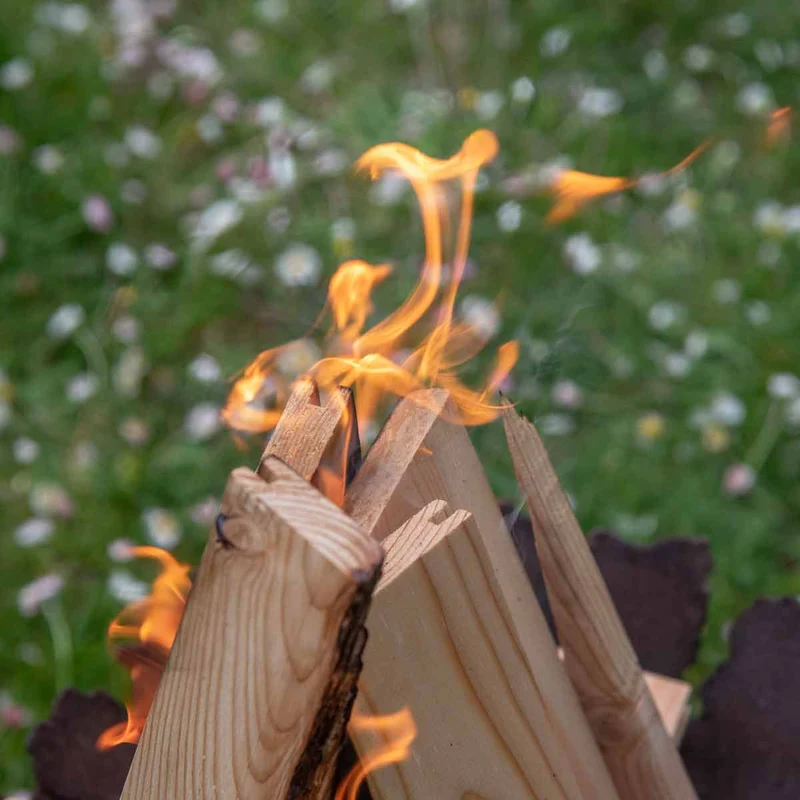 Anzünd- bzw. Grillholz in Lärche, 6 kg,| ofenfertig handlich verpackt | Feuerholz | Kaminholz | Top Qualität aus den Alpen