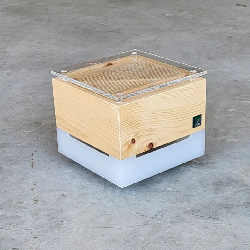 Zirbenlüfter ‘Kubus Junior’ | für 15 m² | flüsterleiser Ventilator | Lichtfarben wählbar | für Privat und Büro | Made in Austria