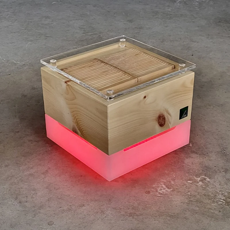 Zirbenlüfter ‘Kubus Junior’ | für 15 m² | flüsterleiser Ventilator | Lichtfarben wählbar | für Privat und Büro | Made in Austria