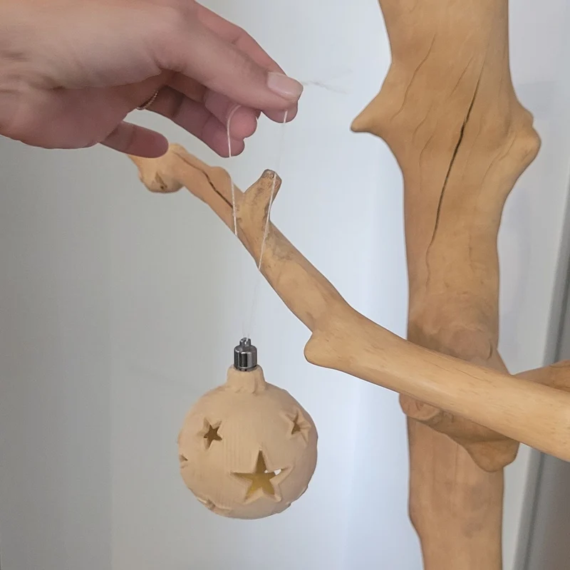 Weihnachtskugel | Sterne | hohl | mit oder ohne Beleuchtung | Zirbenholz natur | Durchmesser 8 cm | Made in Italy