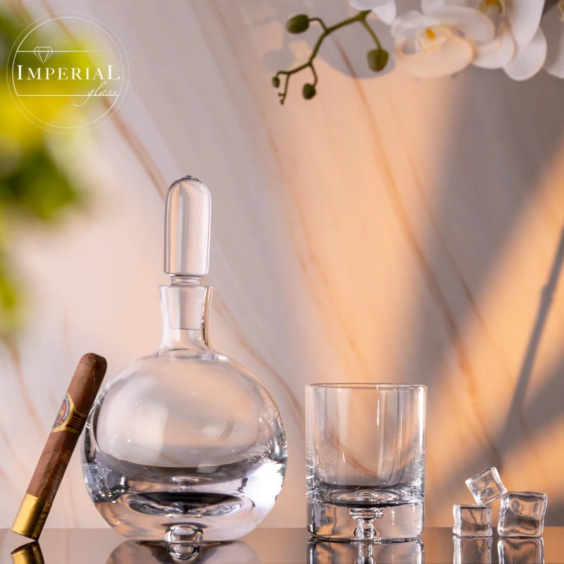 IMPERIAL Whiskeykaraffe mit Glasstopfen und 6 Whiskeygläser Handgefertigtes Set aus Crystalline Glas mit Luftblase im Boden "Lissabon"