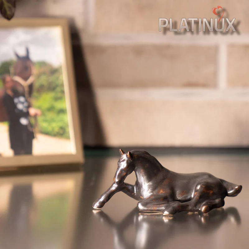 PLATINUX Keramikfigur putzendes Pferd 13x6,1x6,3cm Keramik mit Metalik Optik Handarbeit