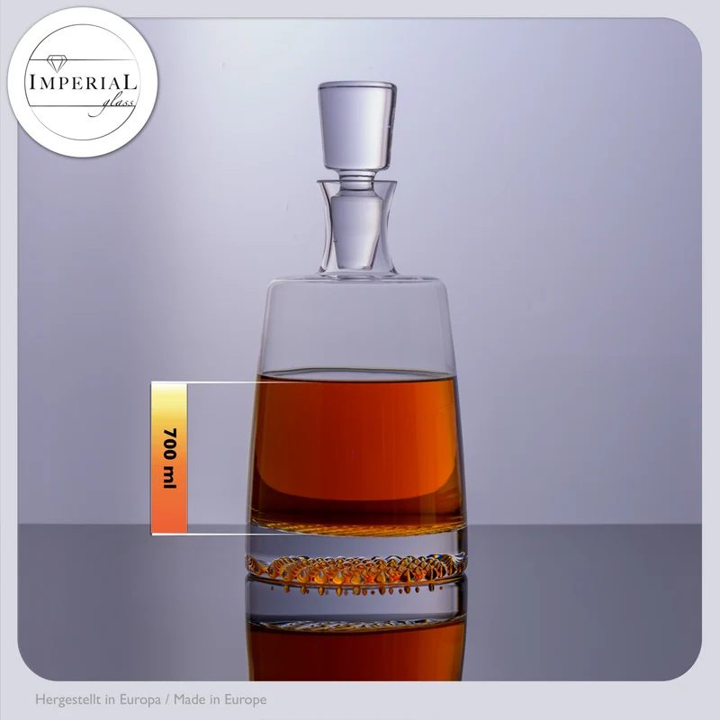 IMPERIAL glass Whiskykaraffe 700ml mit Glasstopfen Handgefertigt Serie "Faro" Crystalline Glas mit strukturiertem Boden