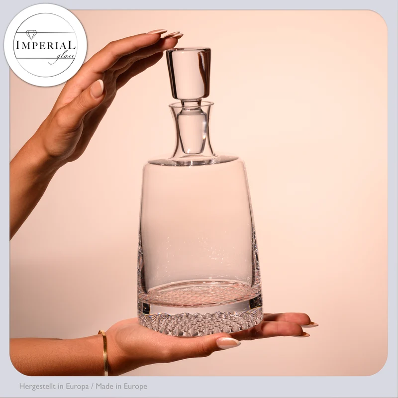 IMPERIAL glass Whiskykaraffe 700ml mit Glasstopfen Handgefertigt Serie "Faro" Crystalline Glas mit strukturiertem Boden