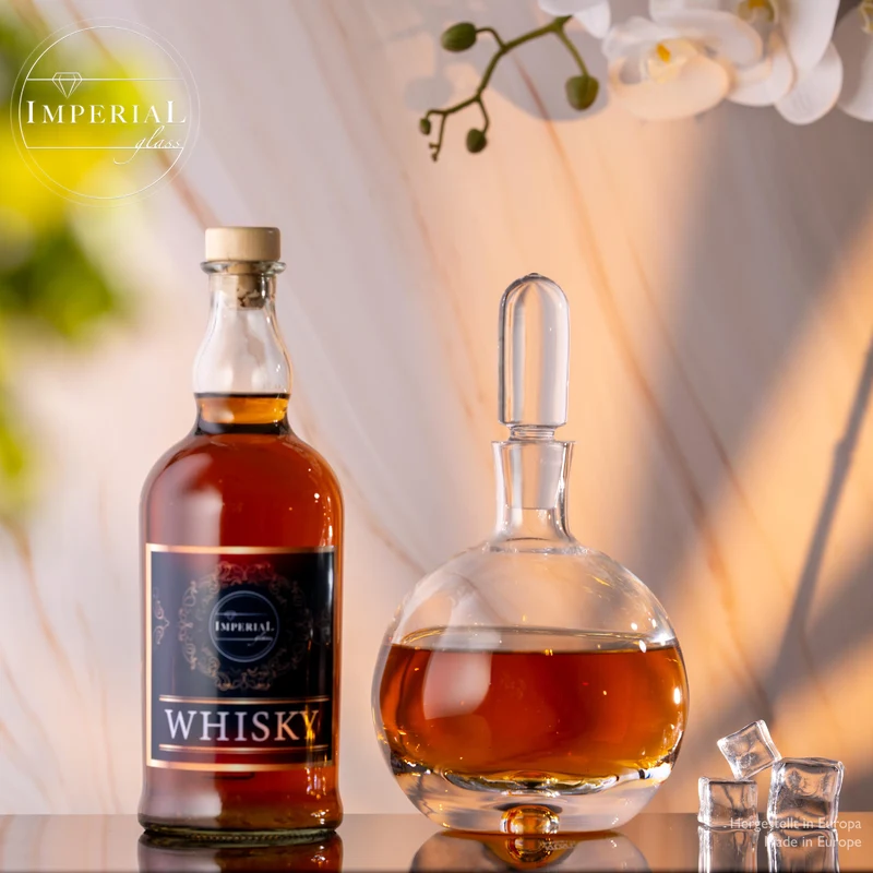 IMPERIAL Likörkaraffe aus Crystalline Glas 600ml kugelförmige Spirituosen Karaffe mit Glasstopfen und Luftblase im Boden Handmade "Lissabon"