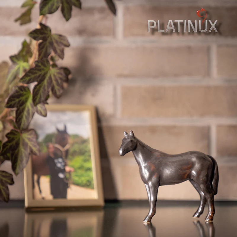 PLATINUX Keramikfigur Stehendes Pferd 13x3,5x11cm mit Metalik Optik Handarbeit
