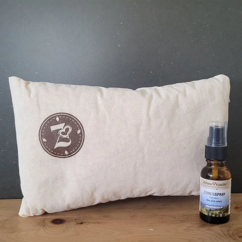 Set "Kissenschlacht" | Baumwollkissen Natur 25 x 15 cm | gefüllt mit gehobelten Zirbenflocken | Zirbenspray 20 ml