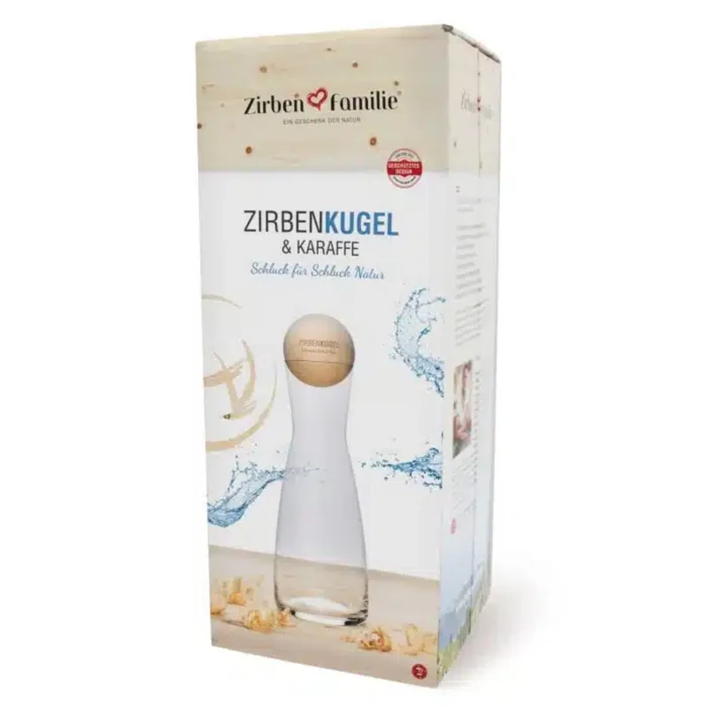 ZirbenKugel Set "ZirbenKugel by ZirbenFamilie" | 1 Liter Glaskaraffe + Zirbenkugel DM 7 cm | inkl. Gravur | Made in Austria