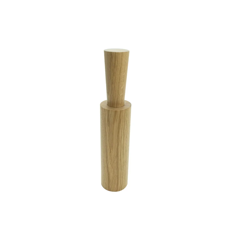 Salz- oder Pfeffermühle mit Porzellanmahlwerk | hoch | in verschiedenen Holzarten | mit Magnetkappe | DM 6 x H 29 cm