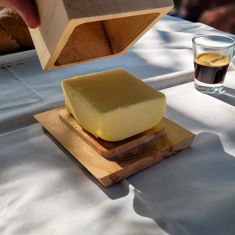 Butterdose ‘Klein-und-Fein’ aus 100% unbehandeltem Zirbenholz | für 125 g Butterwürfel | 2-teilig | umweltfreundlich und robust | Made in Europe