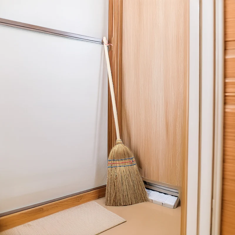 Kinder-Reisstrohbesen aus Naturmaterialien | zum Fegen oder als Hexenbesen | Länge 90 cm | CE-geprüft | Made in Austria
