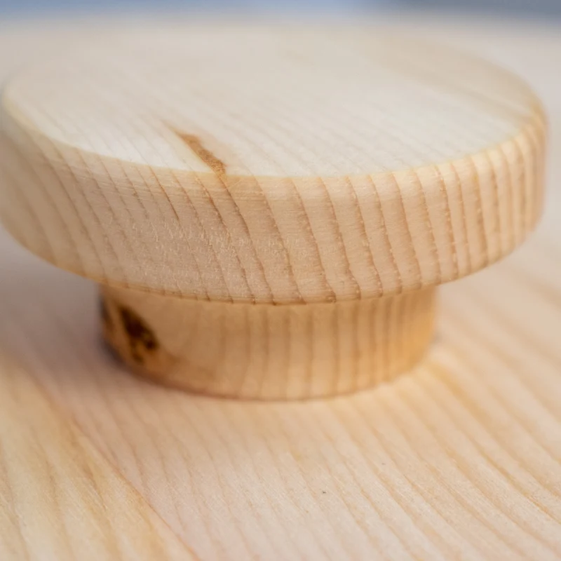 Runder Brotkasten | massives Zirbenholz | DM 35 x H 23 cm | abnehmbarem Deckel | inkl. Zirbengitter | Made in Europe