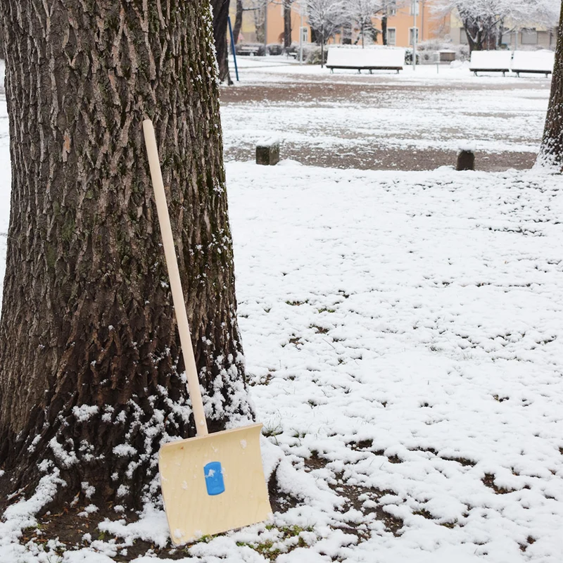 Schneeschieber/Schneeschaufel für Kinder | aus nachhaltigem Holz | Stiellänge: 70 cm | Blattbreite: 24 cm | ab 6 Jahren | Gewicht: 0,51 kg - Handmade in Austria
