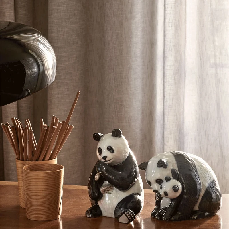 Royal Copenhagen Panda che mangia figurina dell'anno 2024