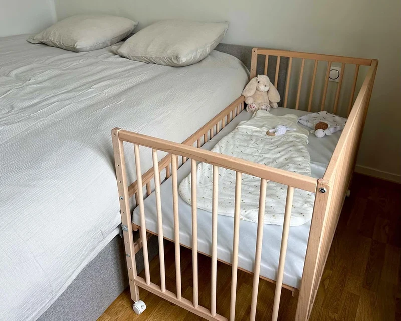 Webaby - Babybett Beistellbett Holz 60x120 cm Buche Natur LIO| Kinderbett Co-Sleeping babybett | Von Geburt an | Höhenverstellbar | Lattenrosth