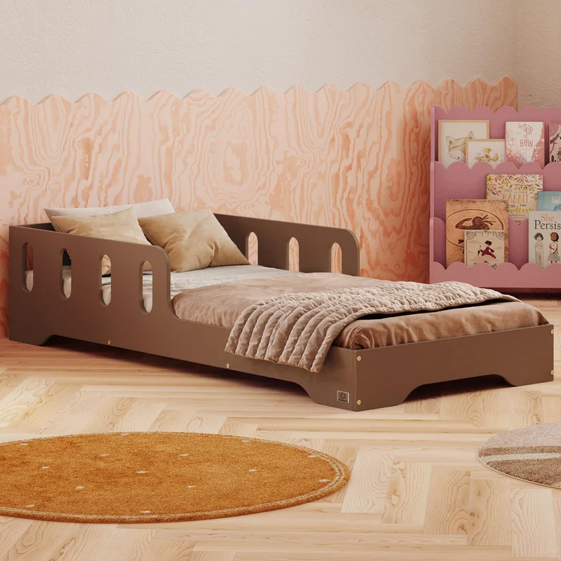 smartwood Montessori Kinderbett aus Holz mit Rausfallschutz & Lattenrost – Bodenbett für Kinder – FSCh